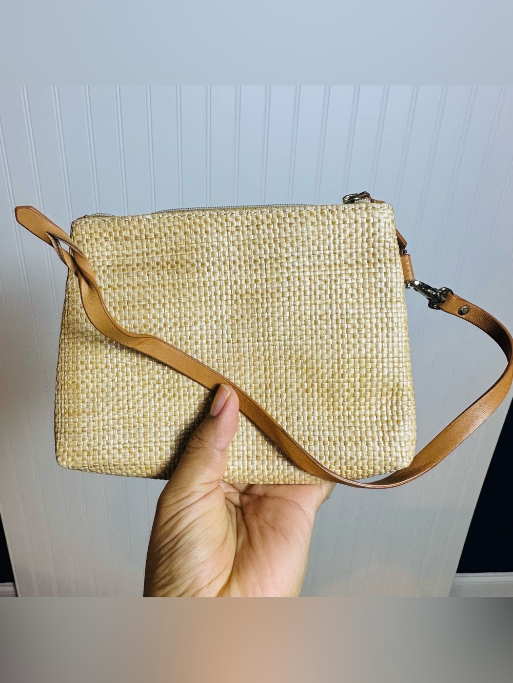 J. McLaughlin Small clutch or wristlet woven straw Leather patch Logo Zipper - Picture 4 of 11